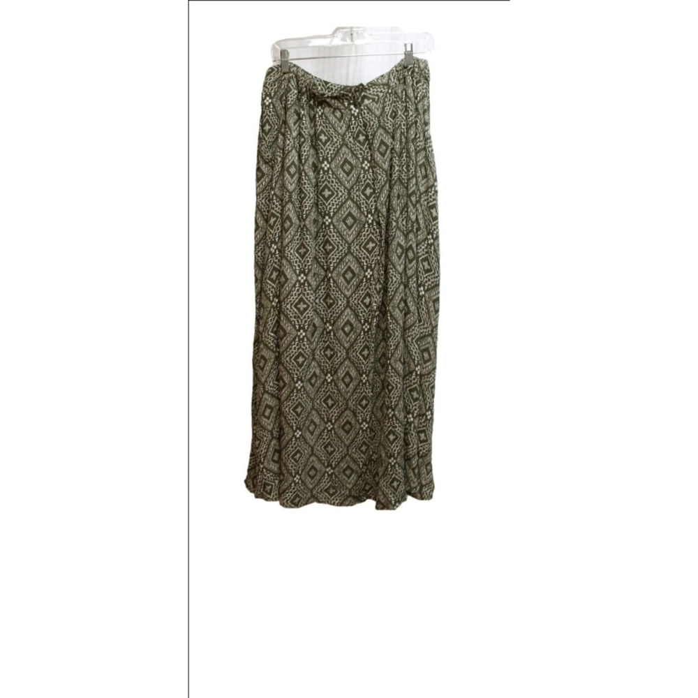 Torrid - Green & White Diamond Boho Print Maxi Skirt.Torrid Sizing = 12/L) - Picture 2 of 4